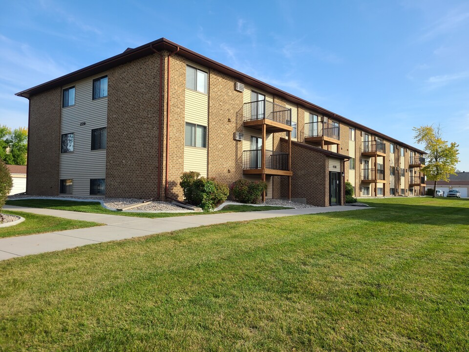 Green Apartments in Fargo, ND - Building Photo