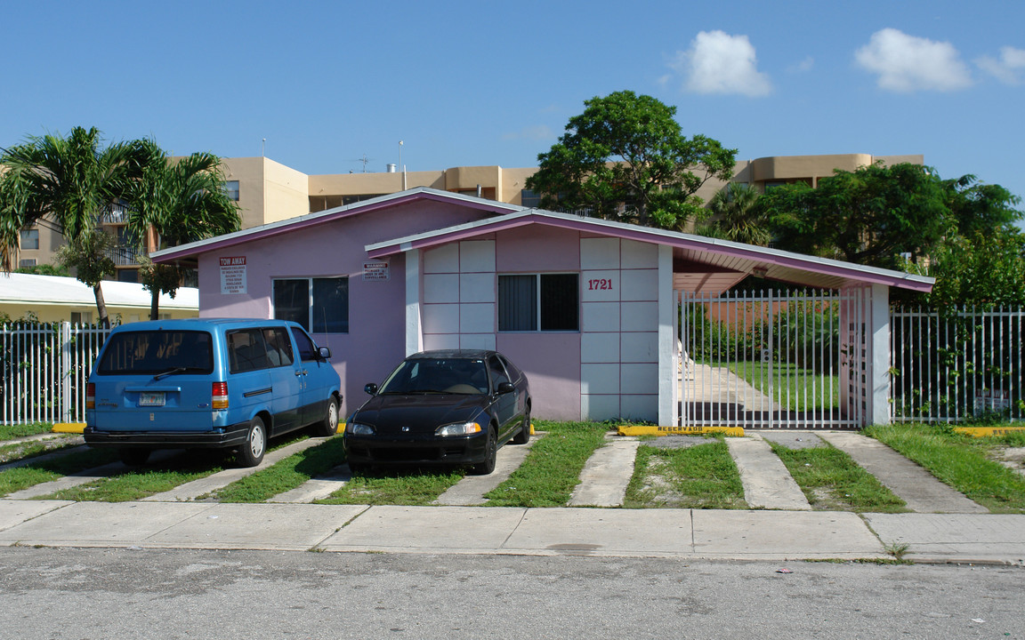 1721 SW 5th St in Miami, FL - Building Photo