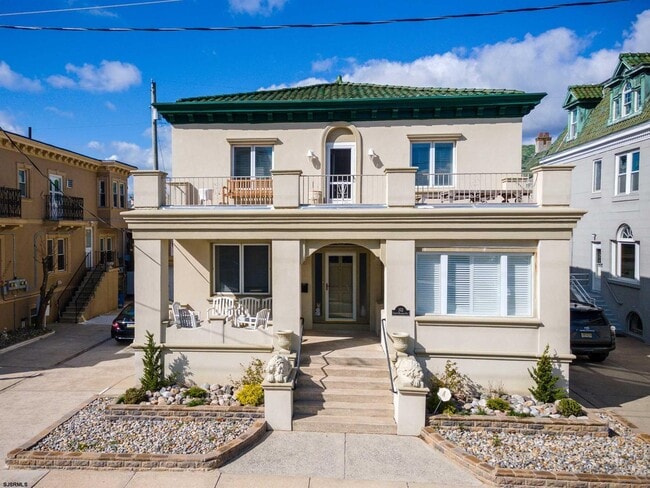 property at 102 S Raleigh Ave