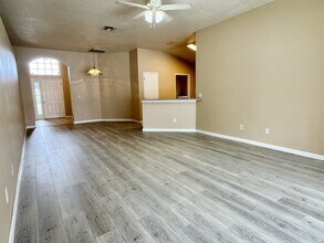 3120 Rawcliffe Rd in Clermont, FL - Foto de edificio - Building Photo