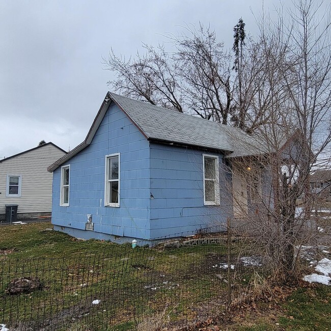 property at 502 S Custer Rd