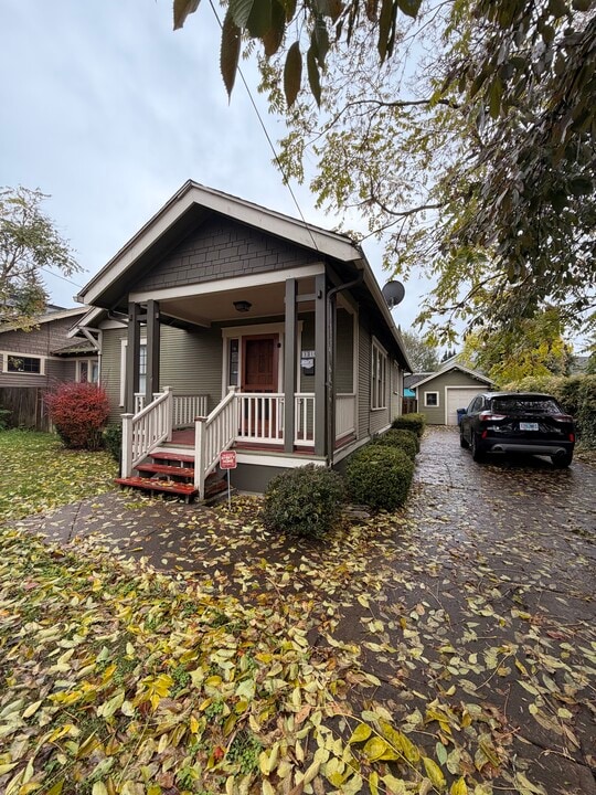 1316 Northeast Killingsworth Street in Portland, OR - Foto de edificio