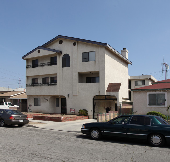 12516 Kornblum Ave in Hawthorne, CA - Building Photo - Building Photo