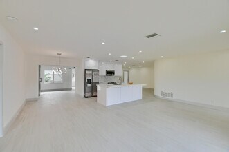 800 W Camino Real in Boca Raton, FL - Building Photo - Building Photo