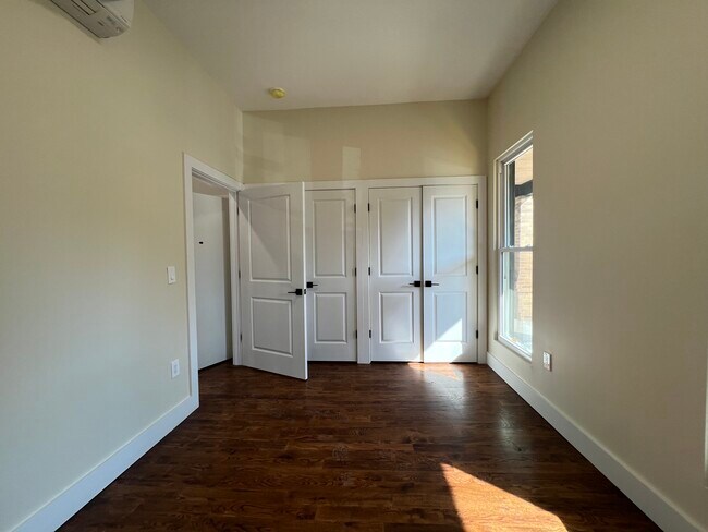 44 Van Nostrand Ave, Unit 4 in Jersey City, NJ - Building Photo - Building Photo