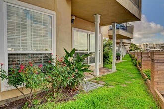 921 Marine Dr in Galveston, TX - Building Photo - Building Photo