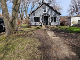 2027 Hatch Ave in Benton Harbor, MI - Building Photo