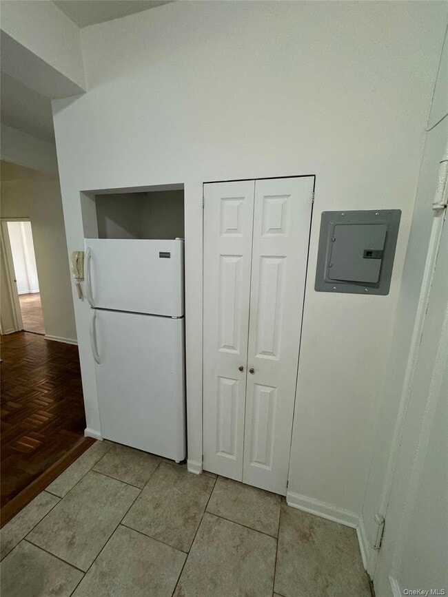 59 Old Mamaroneck Rd in White Plains, NY - Building Photo - Building Photo
