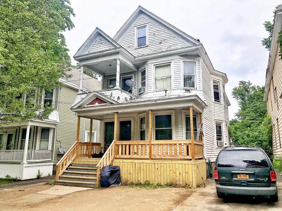 Two Family Investment Property in Albany in Albany, NY - Building Photo