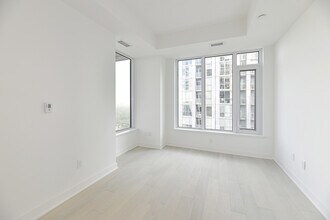 11 Yorkville Ave in Toronto, ON - Building Photo - Building Photo