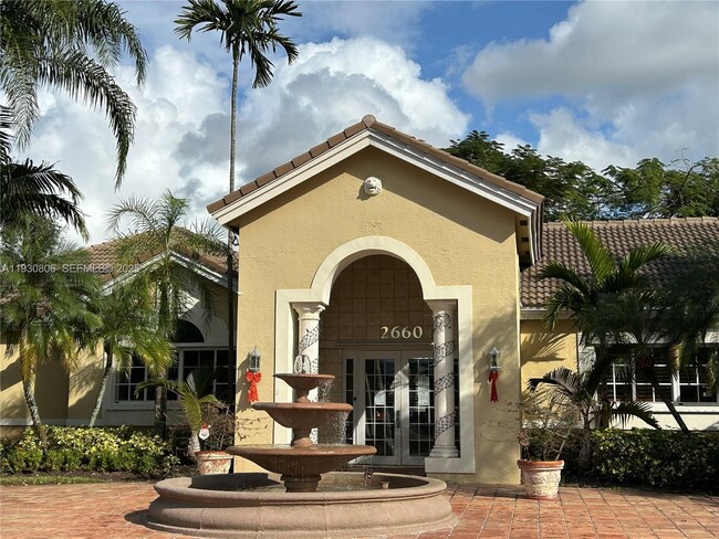 2640 S University Dr in Davie, FL - Foto de edificio - Building Photo