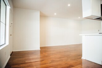 Newly renovated upper unit in quiet neighborhood in Santa Monica, CA - Building Photo - Building Photo