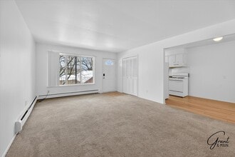 Maplewood Manor in Garden City, MI - Foto de edificio - Building Photo