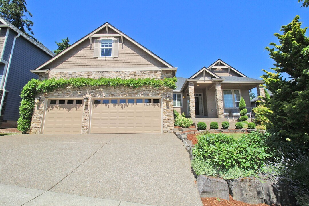12281 SE Bari Ave in Happy Valley, OR - Building Photo