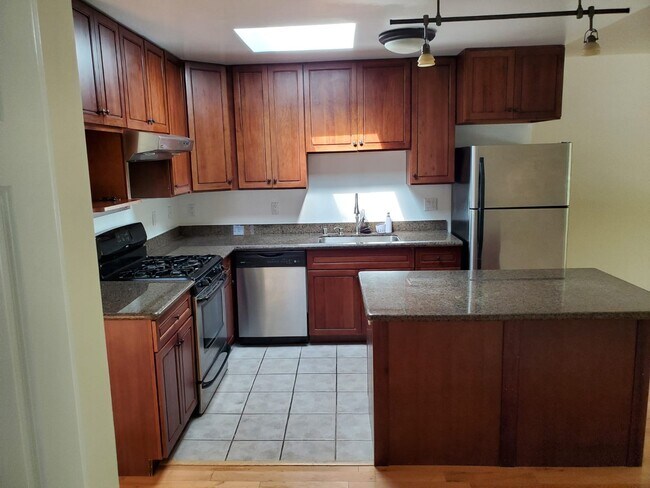 2532 Folsom St in San Francisco, CA - Building Photo - Building Photo