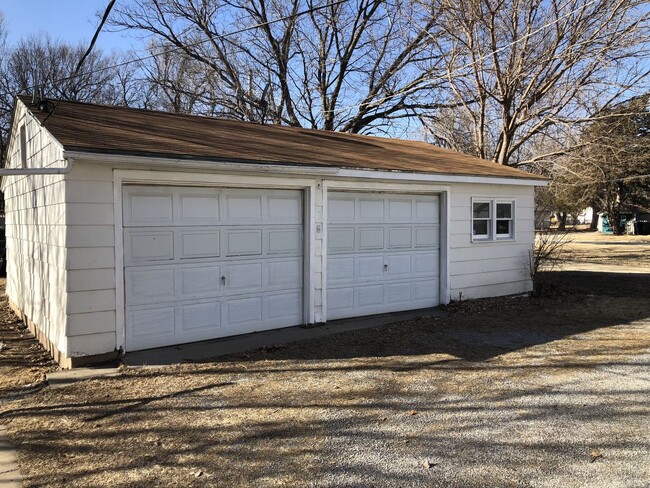 923 N High St in Newton, KS - Foto de edificio - Building Photo