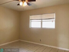 701 Pine Dr in Pompano Beach, FL - Foto de edificio - Building Photo