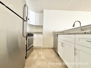 1225 N Cherokee Ave, Unit 103 in Los Angeles, CA - Foto de edificio - Building Photo