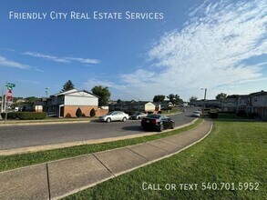 1 Holly Ct in Harrisonburg, VA - Building Photo - Building Photo