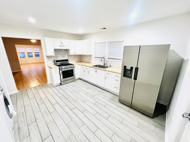 2611 N Holton St, Unit 2611 in Milwaukee, WI - Foto de edificio - Building Photo