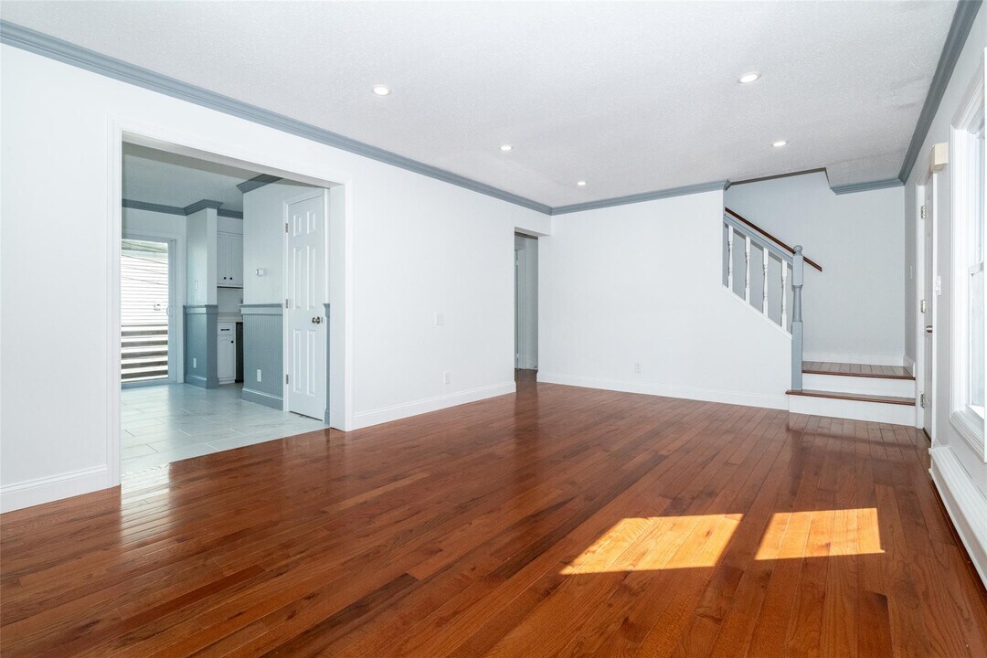 144 Waverly Ave in Mamaroneck, NY - Building Photo