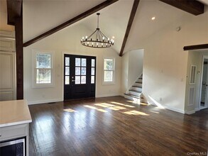 85 Lewis Rd in East Quogue, NY - Building Photo - Building Photo
