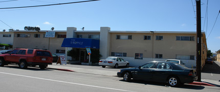 Tropics Apartments in San Leandro, CA - Building Photo - Building Photo