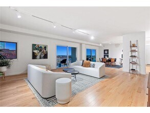 1225 La Salle Ave in Minneapolis, MN - Building Photo - Building Photo