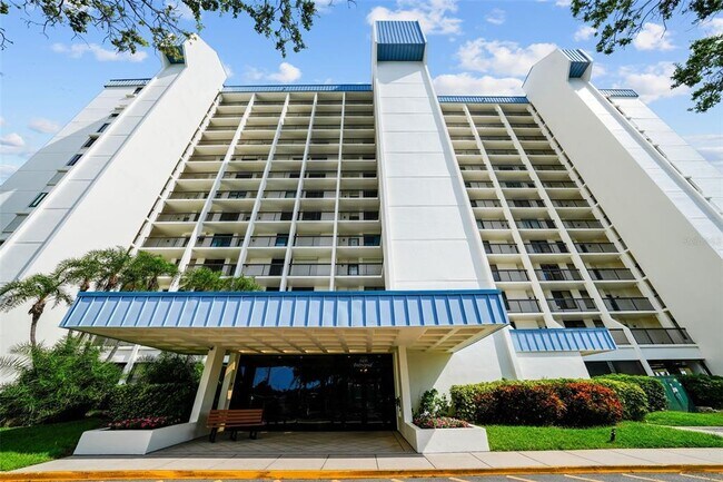 9495 Blind Pass Rd in St Pete Beach, FL - Building Photo - Building Photo
