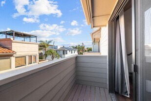 733 Seacoast Dr in Imperial Beach, CA - Building Photo