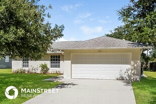 1273 SW Curtis St in Port St. Lucie, FL - Building Photo