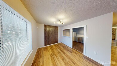 29 Chatham Square in Sayreville, NJ - Building Photo - Building Photo