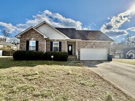 729 Arrowfield Dr in Clarksville, TN - Building Photo