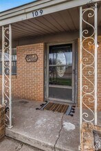 109 E Maple St in Holliday, TX - Building Photo - Building Photo