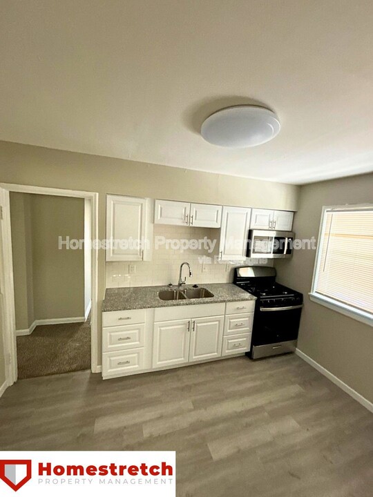 1263 Hafner Pl in University City, MO - Building Photo