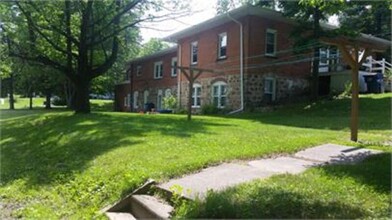 800 S Home St in Wittenberg, WI - Foto de edificio - Building Photo