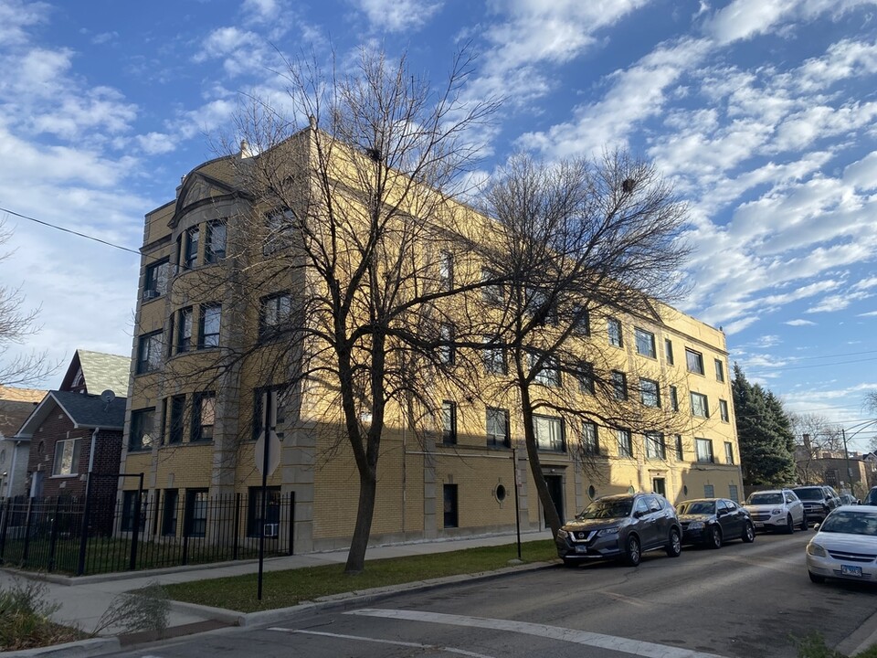 5916 W Fulton St in Chicago, IL - Building Photo