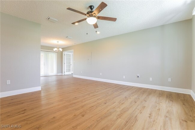 4926 Escalante Dr in North Port, FL - Foto de edificio - Building Photo