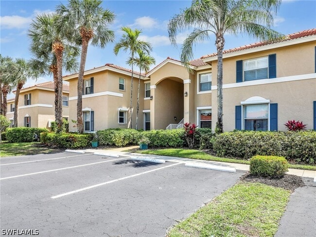 2408 Millcreek Ln in Naples, FL - Building Photo - Building Photo
