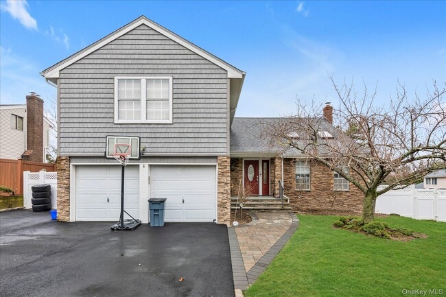 property at 8 Branding Iron Ln