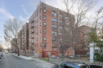 New Haven Towers in Far Rockaway, NY - Building Photo - Building Photo