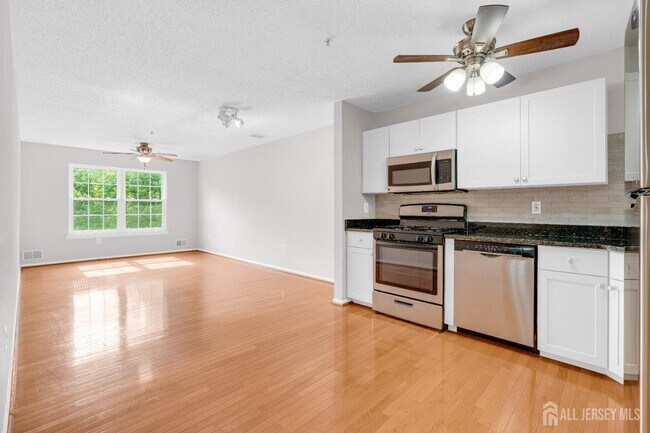 51 Inverness Dr in Edison, NJ - Building Photo - Building Photo