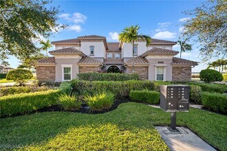 9064 Siesta Bay Dr in Naples, FL - Building Photo - Building Photo