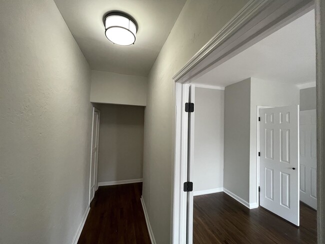 310 Stegman Pkwy in Jersey City, NJ - Building Photo - Building Photo