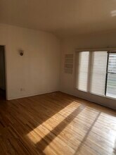 8327 Blackburn Ave, Unit 4 in West Hollywood, CA - Building Photo - Building Photo