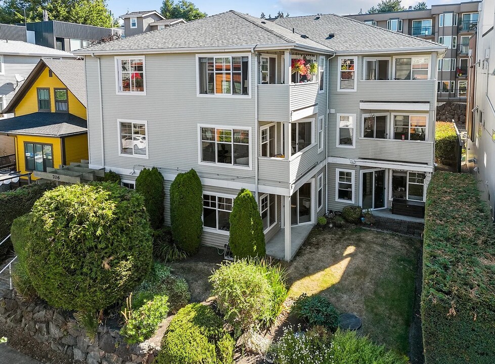 706 16th Ave in Seattle, WA - Building Photo