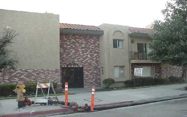 21340 Parthenia St in Canoga Park, CA - Building Photo - Building Photo