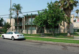 Palm Garden Apartments in Fresno, CA - Building Photo - Building Photo