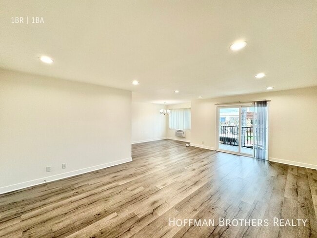 5415 Newcastle Ave, Unit 42 in Los Angeles, CA - Building Photo - Building Photo