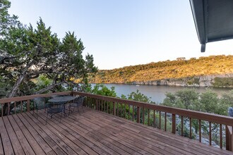 830 Los Escondidos Rd in Marble Falls, TX - Building Photo - Building Photo